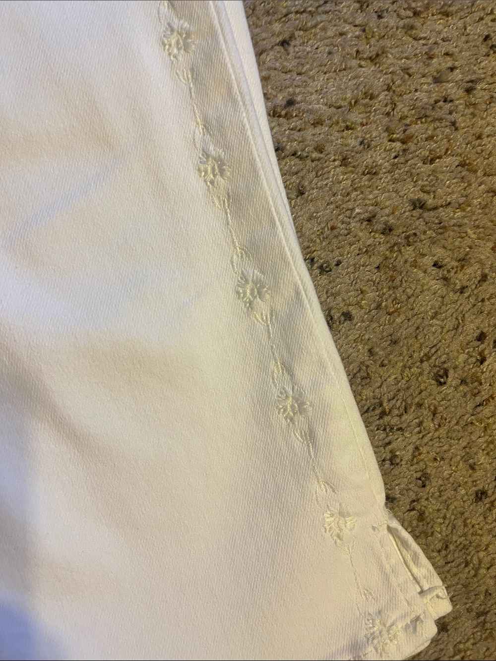 Levi's White Cropped Capri Jeans - Picture 5 of 8